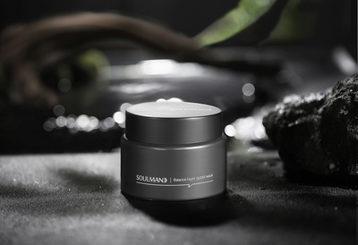 摄影师阿梁 用镜头捕捉产品之美，打造化妆品摄影的艺术境界