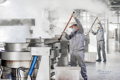 马玉涛麻辣烫工厂 美食、产品与环境探寻——雷鸣镜头下的哈尔滨特色